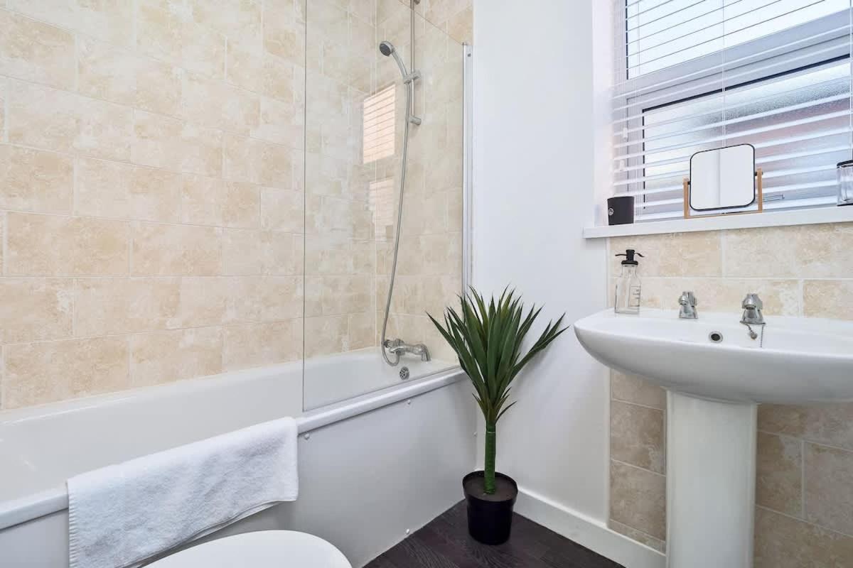 Nursery House By Truestays - 3 Bedroom House In Stoke-On-Trent Exterior foto